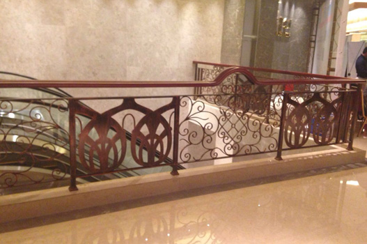 铁艺楼梯扶手的安装与保养-宝东铁艺