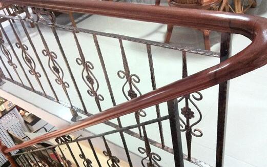 铁艺楼梯扶手安装要经过的几个步骤