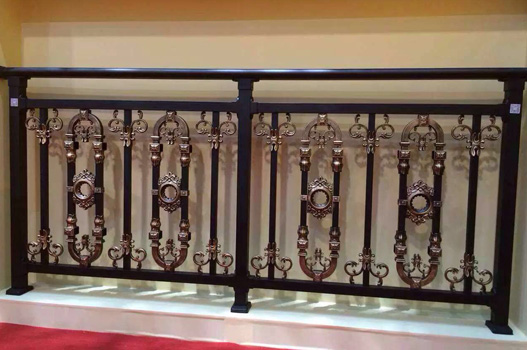 【宝东铁艺】锌钢铁艺护栏切口处怎样防锈？