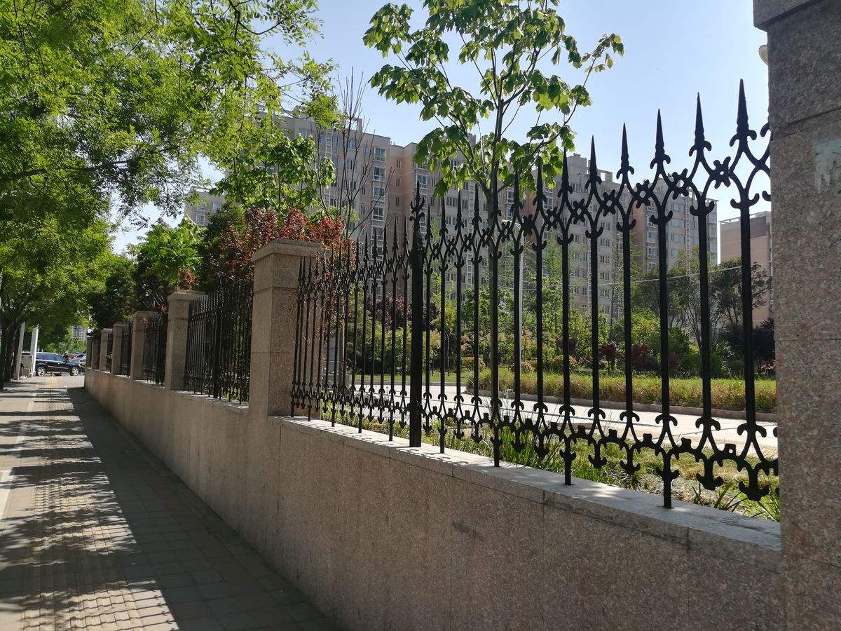 铁艺护栏  铁艺栏杆多少钱一米 宝东铁艺